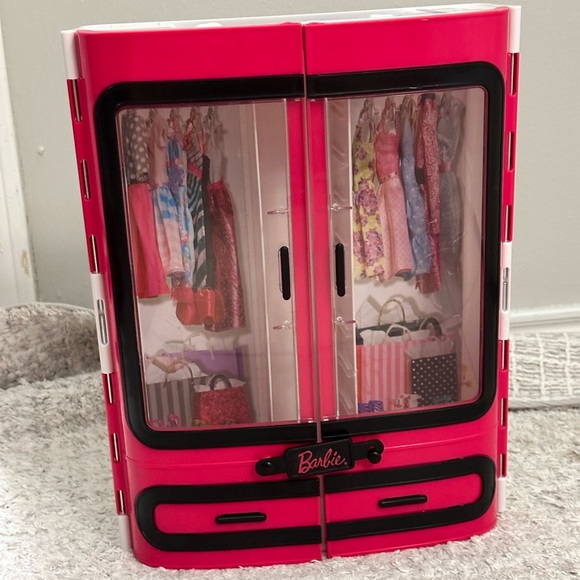 Barbie Toys Barbie Fashionista Ultimate Closet Hot Pink Portable